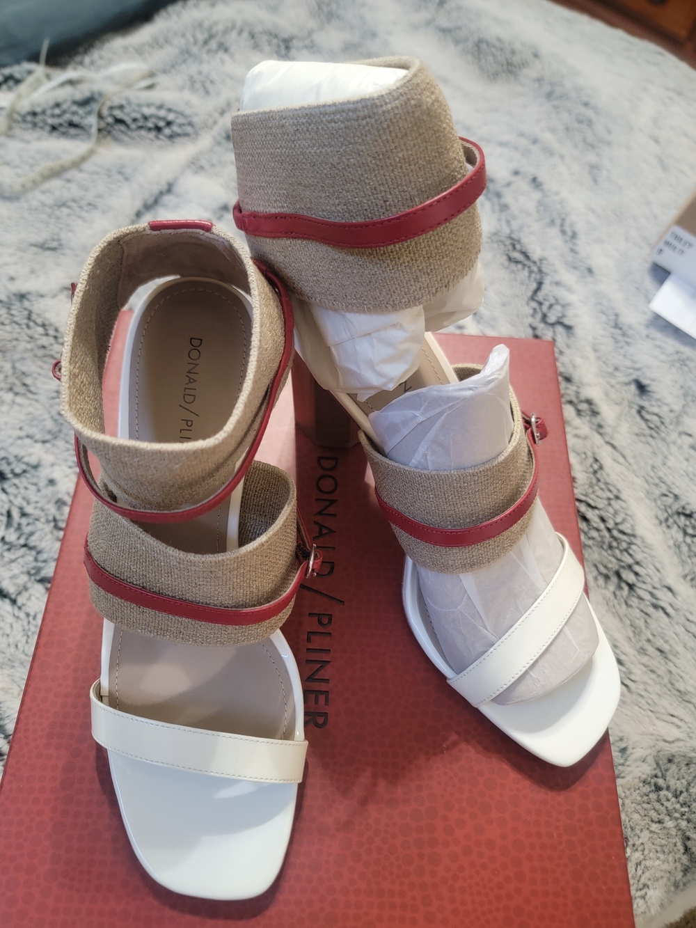 Donald J. Pliner Women’s Beige and White Strappy Sandals with Red Trim Sz 9
